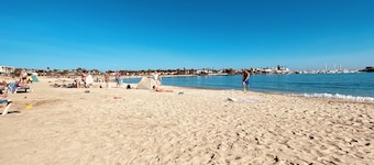 Spacious 3 bed/2 bath house, on a gated complex, Fibre Wifi. Two communal pools.