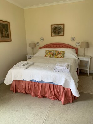 2 bedrooms, iron/ironing board, travel cot, free WiFi