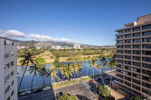 Exterior - Central Waikiki and 5 minutes from the Beach (Honolulu)