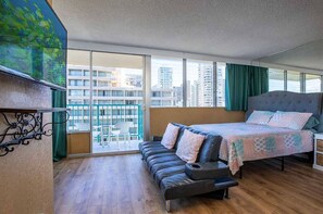 1 bedroom, desk, iron/ironing board, free WiFi - Central Waikiki and 5 minutes from the Beach (Honolulu)