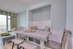 Dining - HS-0703 Oceanfront 1-BR Condo in Myrtle Beach perfect for a relaxing getaway! (Myrtle Beach)