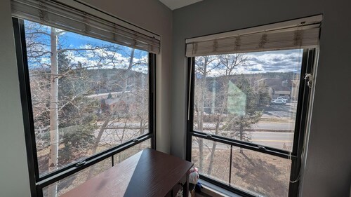 Mountain Retreat- Sleeps 10 in Beds