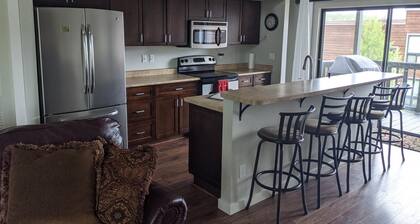 Mountain Retreat- Sleeps 12 in Beds (no fold out couches!)