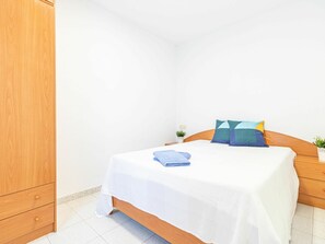 1 bedroom, iron/ironing board, travel cot, free WiFi - Lovely apartment for 4 guests with WIFI, pool, A/C, TV and terrace (Empuriabrava)