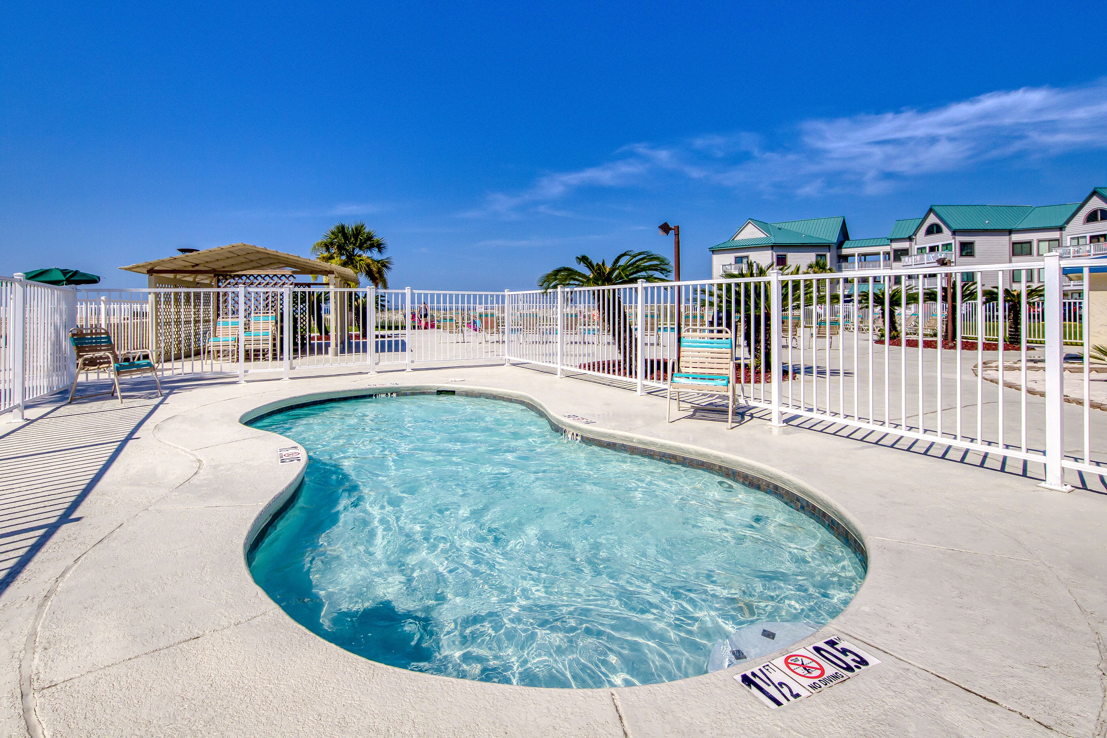 Alberca techada y alberca climatizada