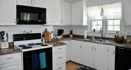 NEW! Comfort, Spacious 2300sqft, minutes to Newport