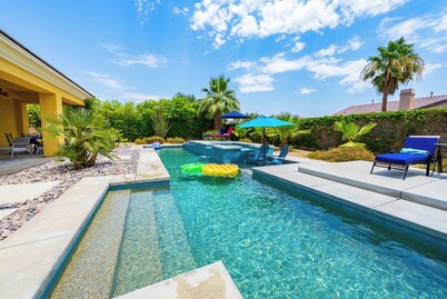 Villa Serene Luxurious Resort Vacation Home - pool