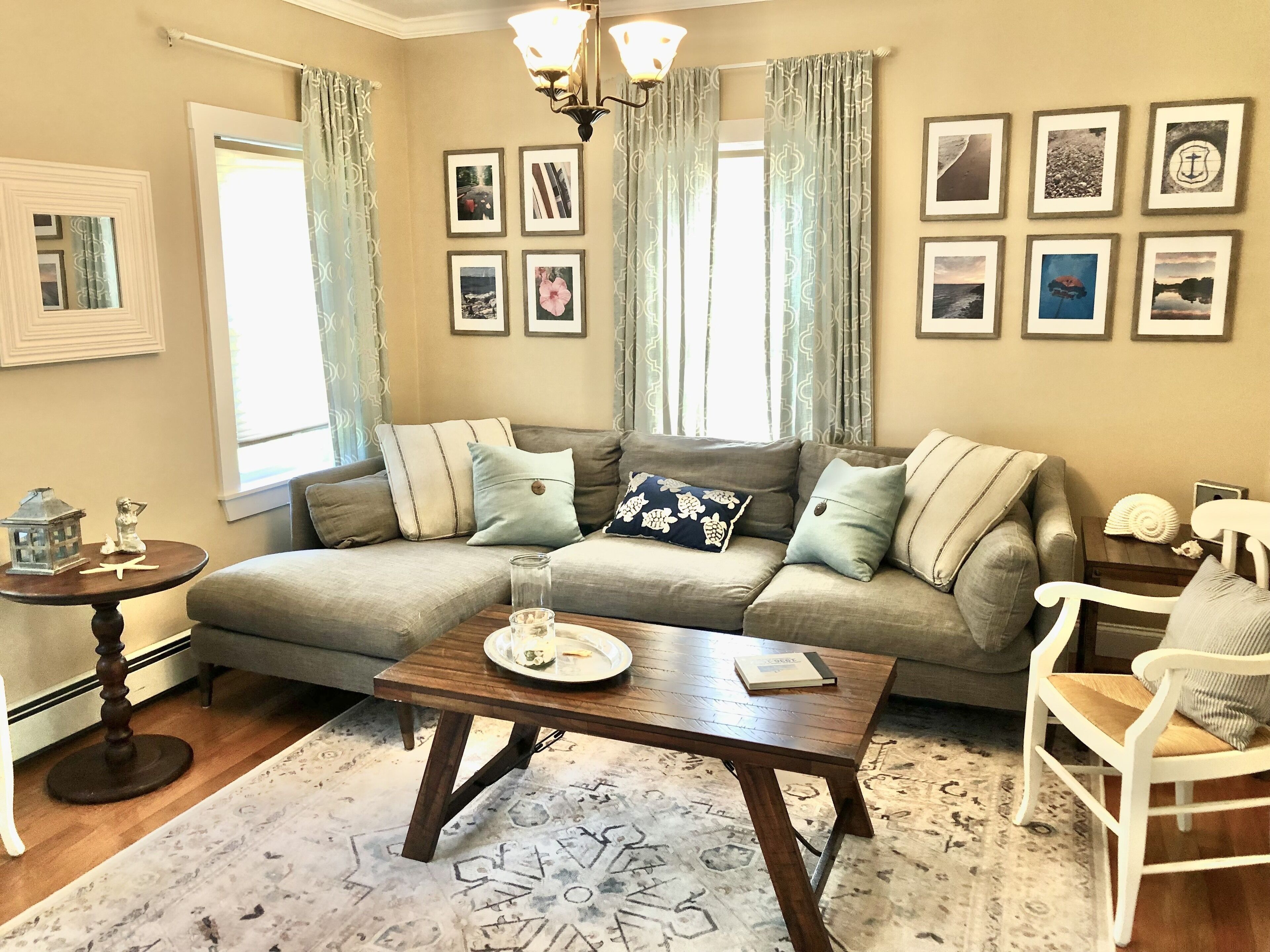 Whimsical Getaway, Walkable & Close to Beaches