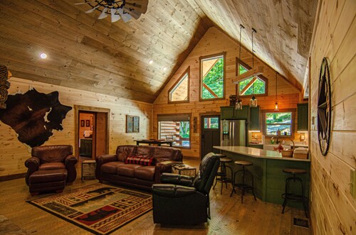 Cozy Cabin by the Stream  