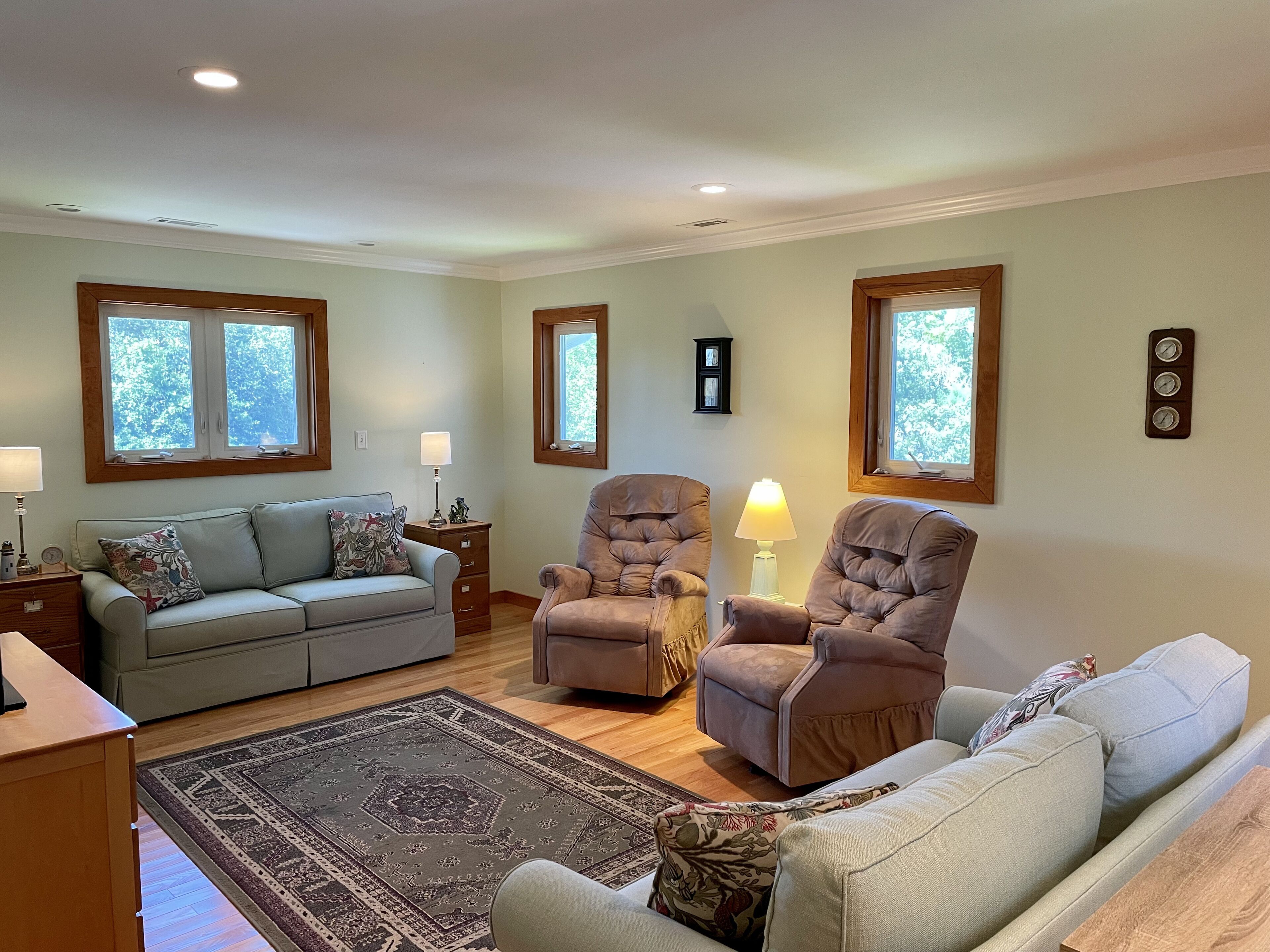 Beautiful Emerald Isle Ocean Side Home, Steps From The Beach - Swansboro, NC