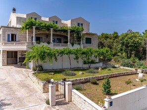 Exterior - Stunning private villa for 6 people with A/C, WIFI, private pool, hot tub, TV and terrace (Selca)