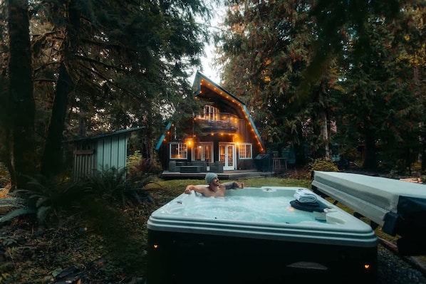 Outdoor spa tub