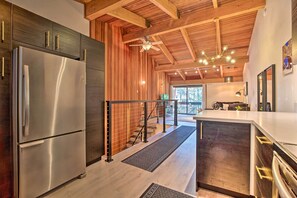 Interior - Contemporary Mountain Retreat - Walk to Slopes! (Mammoth Lakes)