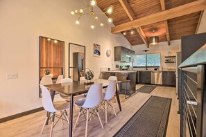 Dining - Contemporary Mountain Retreat - Walk to Slopes! (Mammoth Lakes)