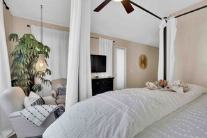 3 bedrooms, desk, iron/ironing board, WiFi - Casa Tranquila, Amazing heated pool/spa. Epic mountain/golf course views (Indio)