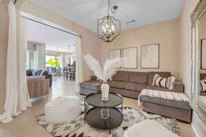 تلفزيون، مدفأة، ألعاب فيديو، برامج وأفلام نتفليكس