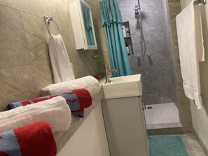 Shower, hair dryer, towels, toilet paper - studio in a beautiful sun set  (Charlotte Amalie West)