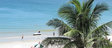 Solstolar och strandhanddukar
