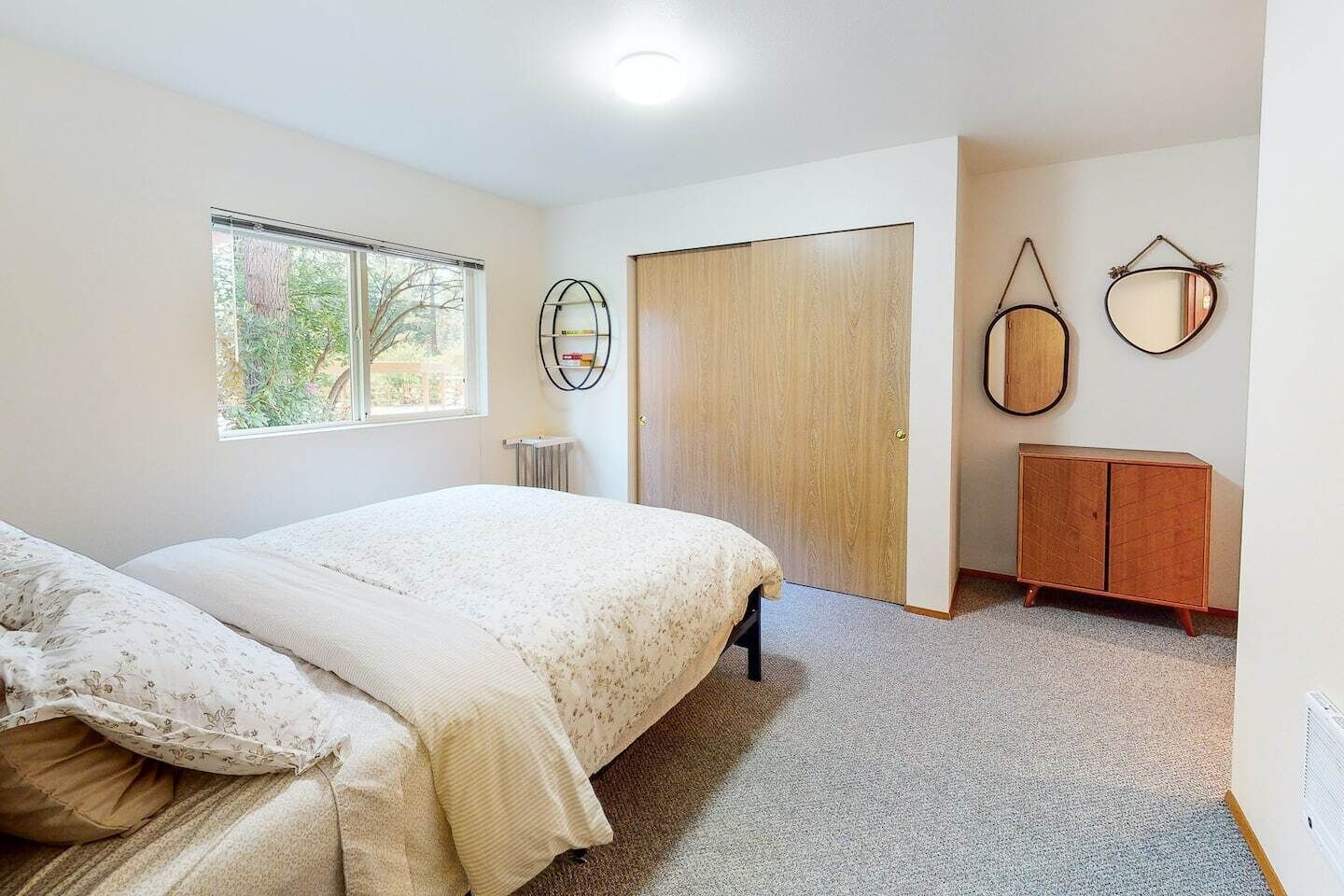 2 bedrooms, iron/ironing board, WiFi (free), bed sheets