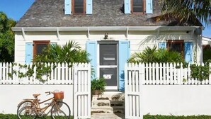 Exterior - Jewelbox. A Beautifully Restored, Elegant, Family-friendly Town Rental. (Dunmore Town)