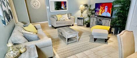 Télévision, jeux vidéo, lecteur de DVD, chaîne hi-fi