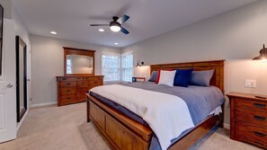 4 bedrooms, WiFi - The Roc-House Airport Home Office Gaming Center (Rochester)