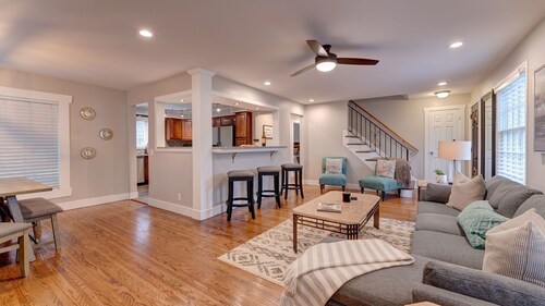 The Roc-House Airport Home Office Gaming Center