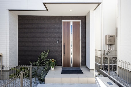 Exterior detail. MIURAKAIGANOCEAN VIEW1MIN WALK TO THE BEACH - The Beachfront Miurakaigan / Miura Kanagawa