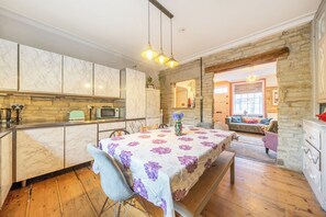 Interior - Hebden Bridge - House - Sleeps 8 - Pet Friendly (Hebden Bridge)