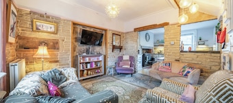 Hebden Bridge - House - Sleeps 8 - Pet Friendly