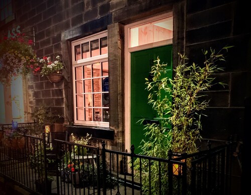 Hebden Bridge - House - Sleeps 8 - Pet Friendly