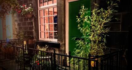 Hebden Bridge - House - Sleeps 8 - Pet Friendly