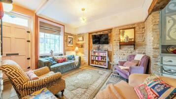 TV, fireplace, books, stereo