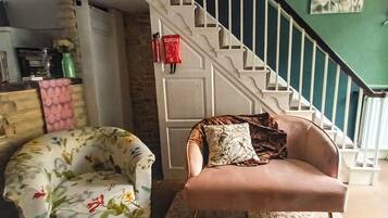 TV, fireplace, books, stereo