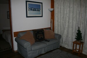 TV, fireplace, stereo - Ski in and Out 2-Bed Apartment in Meribel (Les Allues)
