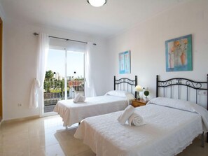 8 Schlafzimmer, Bügeleisen/Bügelbrett, kostenloses Internet