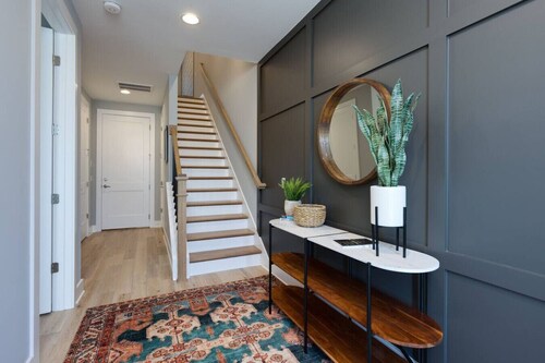 Luxury Downtown Townhome - Elevated Skyline Views