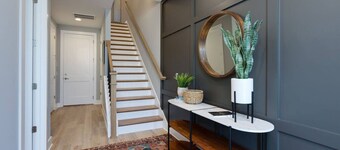 Luxury Downtown Townhome - Elevated Skyline Views
