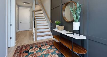 Luxury Downtown Townhome - Elevated Skyline Views