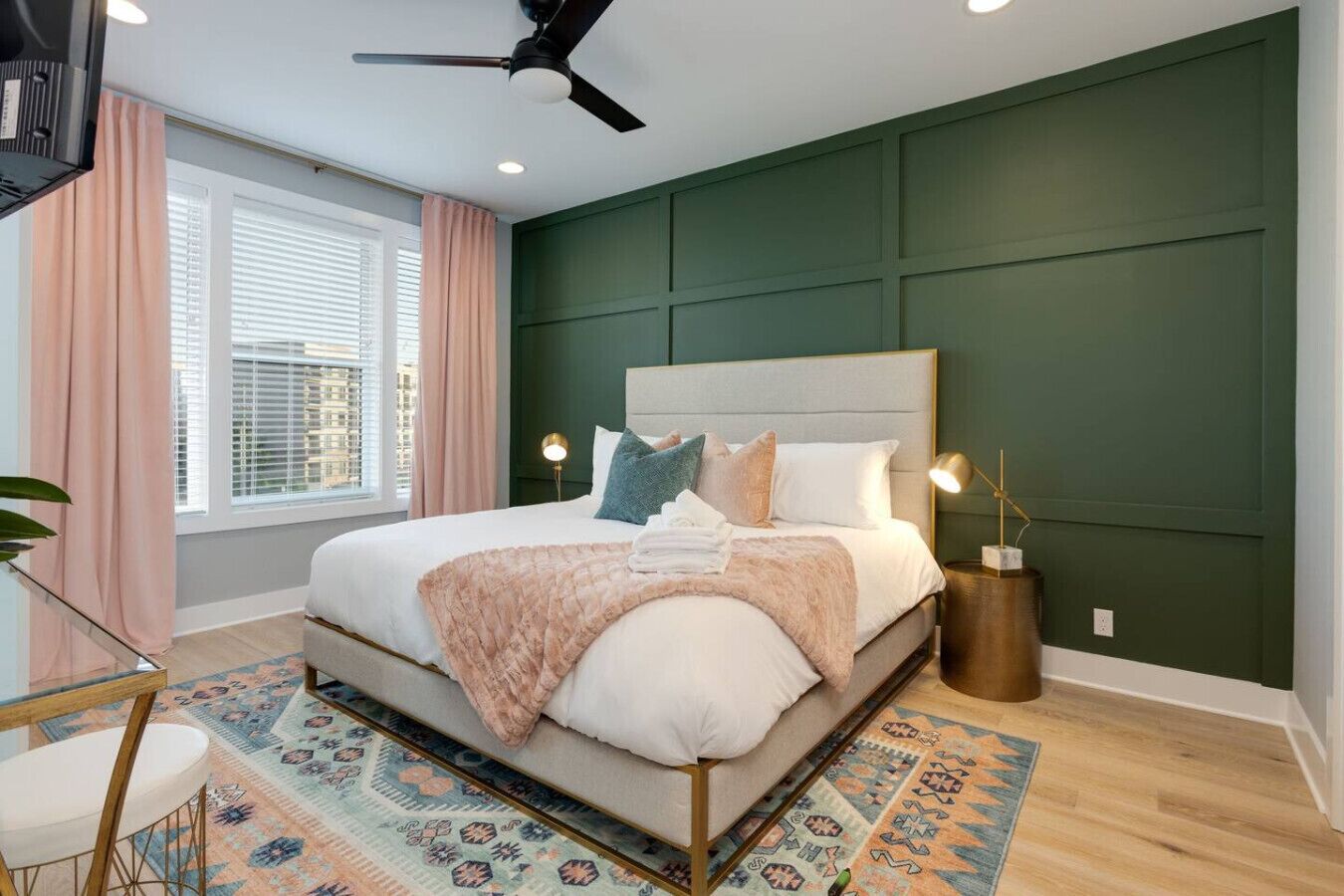 4 bedrooms, desk, iron/ironing board, WiFi