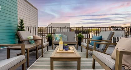 Luxury Downtown Townhome - Elevated Skyline Views