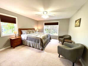 4 bedrooms, desk, iron/ironing board, free WiFi