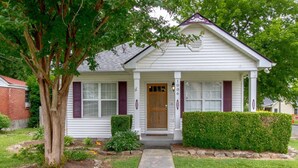 A single-story house with a front porch, a mailbox, and a number 1006 on the door. - Metropolitan City Home - Huge Private Backyard (Nashville)