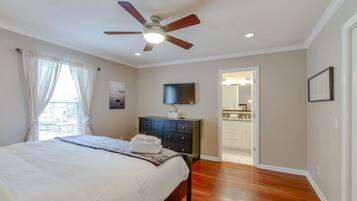 4 bedrooms, desk, iron/ironing board, WiFi