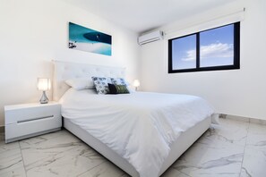 3 habitaciones, tabla de planchar con plancha y cuna de viaje 