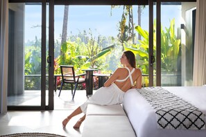 Minibar, free WiFi, bed sheets