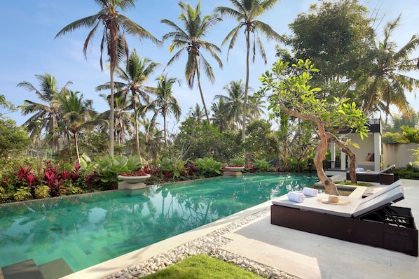 Indoor pool, 3 outdoor pools