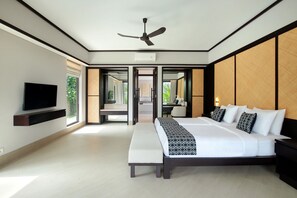 Minibar, free WiFi, bed sheets