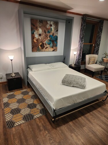 BIG Comfy-Cozy Family Suite near downtown Nashville