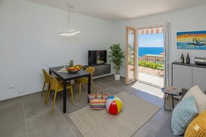 TV - Fully equipped apartment with Seaview | Ap04 (Costarainera)